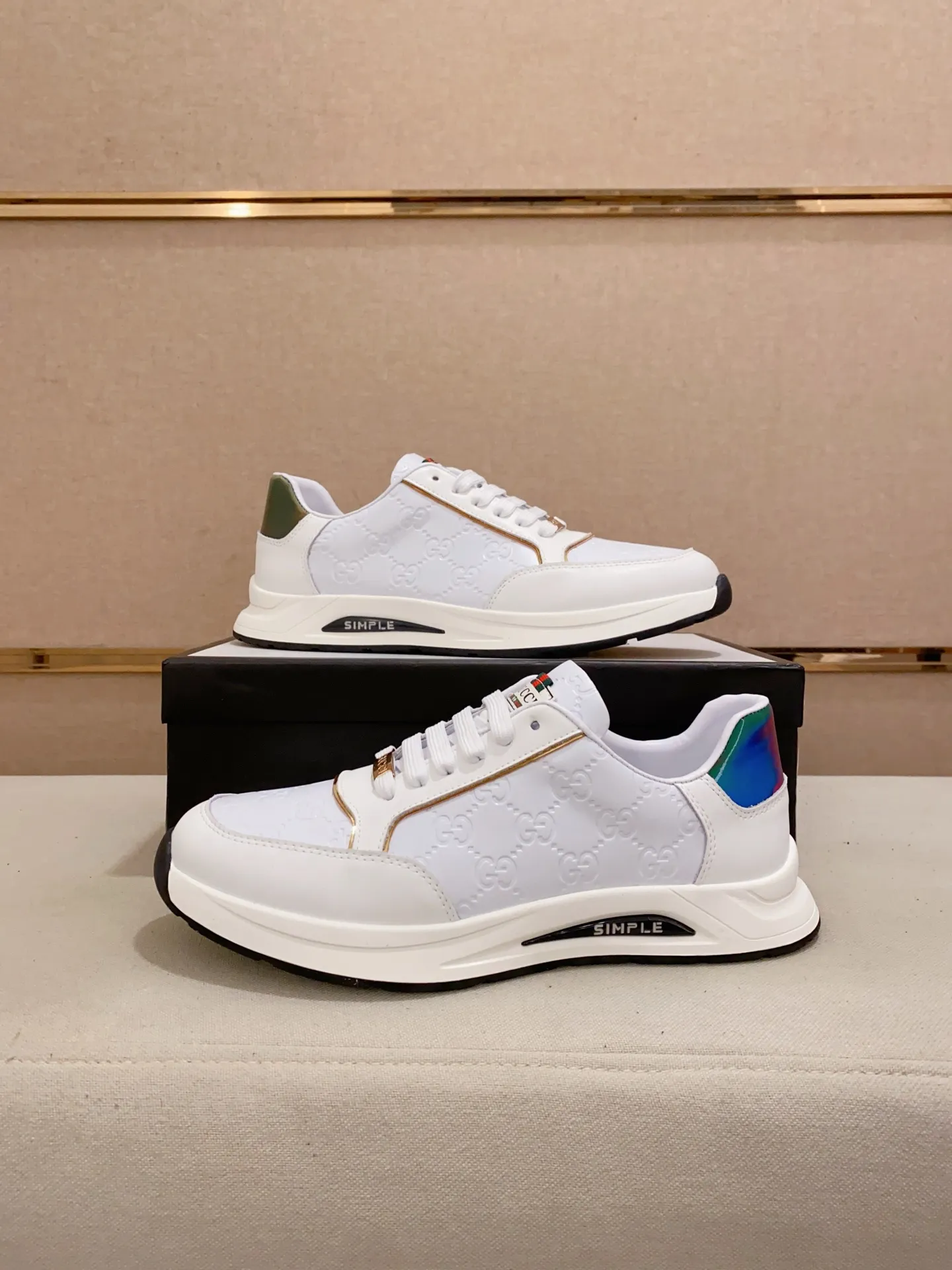 Men's shoes💰 420💰The new GUCCI (Gucci) counters are launched simultaneously. The new men's shoes, 😘fabrics are selected from imported cowhide, and the lining is sheepskin lining. 👍🏿 High-end ☄️ air-cushion molded anti-slip rubber outsole, exquisite lines, simple and elegant, comfortable and high-end for leisure travel. Code number: 38 to 44 (45 can be customized and cannot be returned or exchanged)